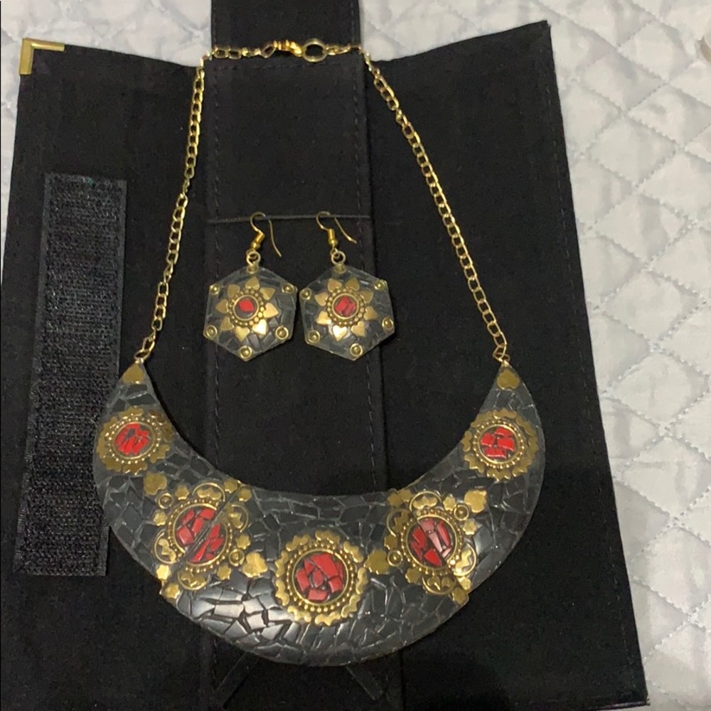 Antique style necklace set